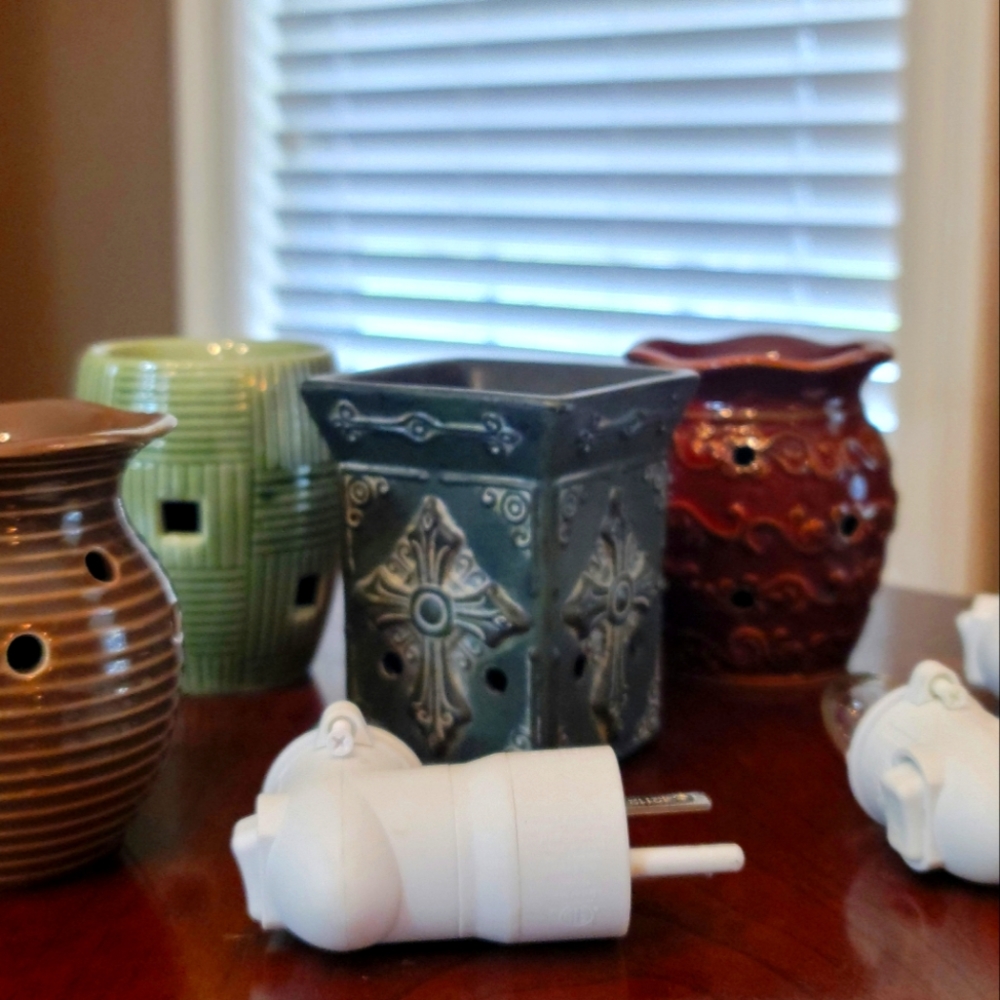 'Scentsy' wax warmer plug-in's